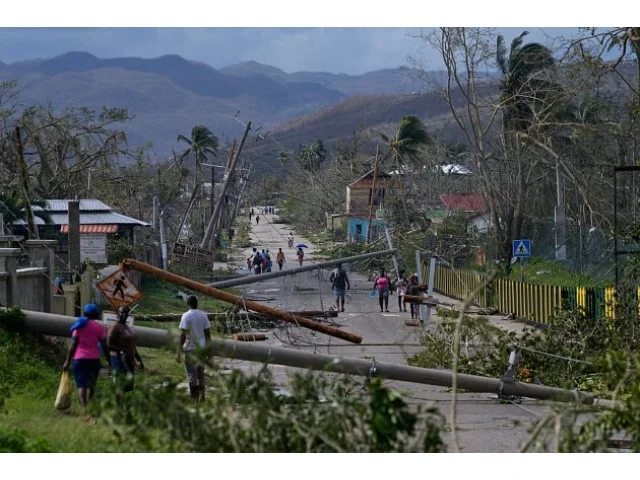 Jamajka je po hurikánu Melissa v troskách: Srovnané domy se zemí, všude bahno