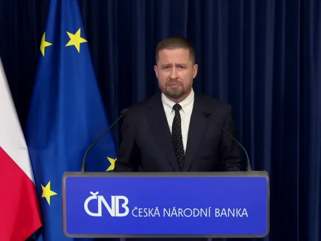 ČNB nechala sazby na 3,5 %. Přísnou politikou chce držet inflaci kolem 2 %