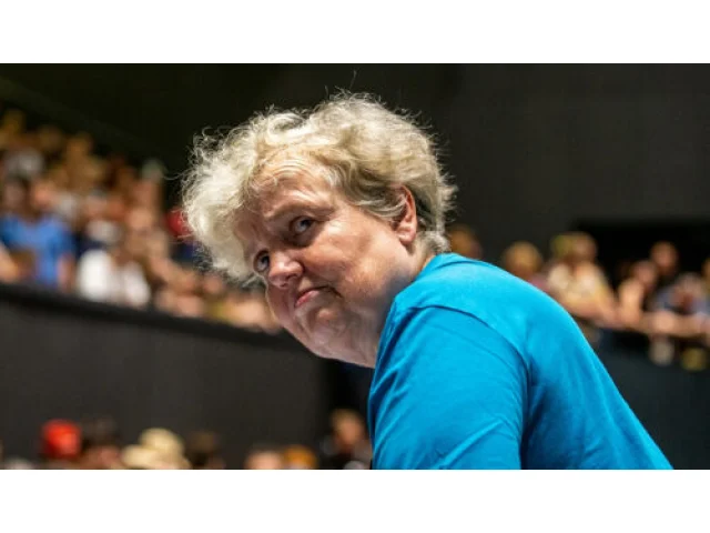 Černobyl zasáhl dron, na místě začalo hořet. Drábová popsala vážnost situace