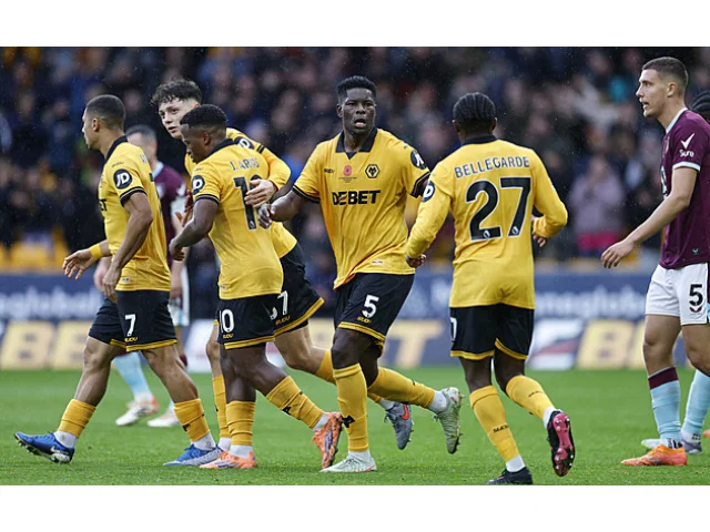 Frustrovaní fanoušci Wolves se obrátili i proti trenérovi, Krejčí a spol. stále strádají