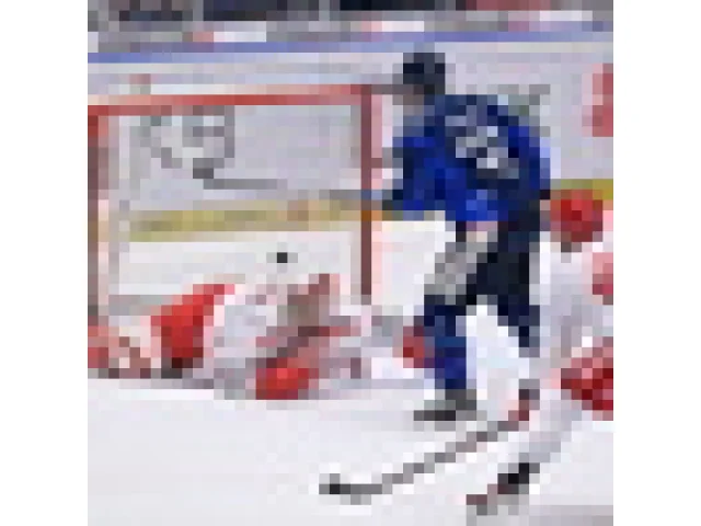 Hokejisté Vítkovic zdolali Třinec, Pardubice porazily Karlovy Vary