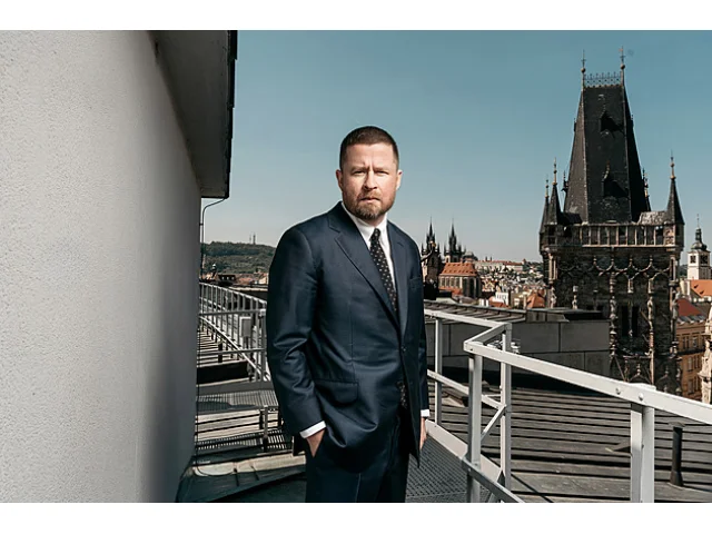 Guvernér ČNB Michl vzal přítelkyni do USA první třídou. Letenky vyšly na statisíce