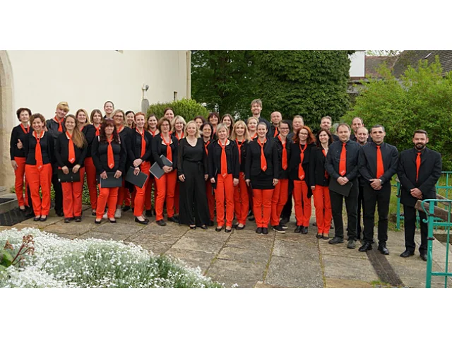 V obci zavládla euforie. U vánočního stromu si s místními zazpívá Ztracený