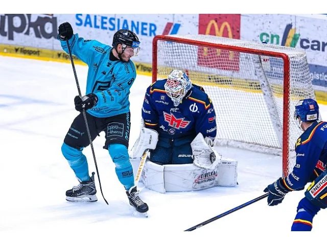 Hradec zastavil rozjetého lídra z Třince. Jágr bodoval, ale debakl neodvrátil