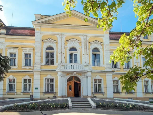 Šéf vinohradské nemocnice rezignoval. Chyby manažerů i neplatné kontrakty za desítky milionů