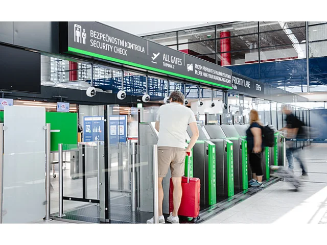 Letiště Praha mění pravidla: V Terminálu 2 bude nově povoleno více tekutin v příručním zavazadle