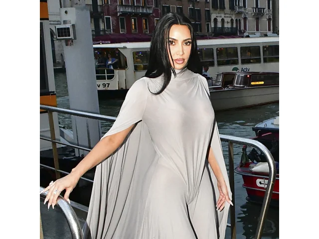 Den bez podprsenky právě dnes: Kim Kardashian, Bianca a 10 dalších VIP na volno a sexy