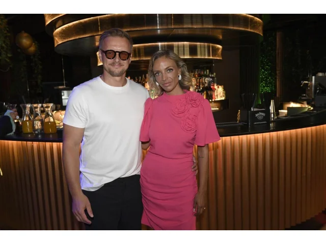 Žil na ulici, kradl rohlíky a pak se stal pilotem Brada Pitta: Snoubenec Konvičkové, René, si šel za snem