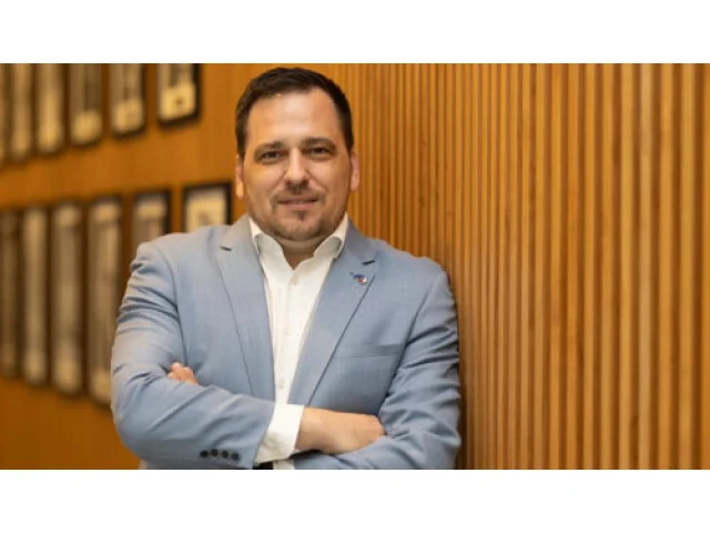 Slovenští politici vzdychají obdivem v Moskvě. Zdechovský reagoval kresleným vtipem o téměř nekonečné zpáteční cestě