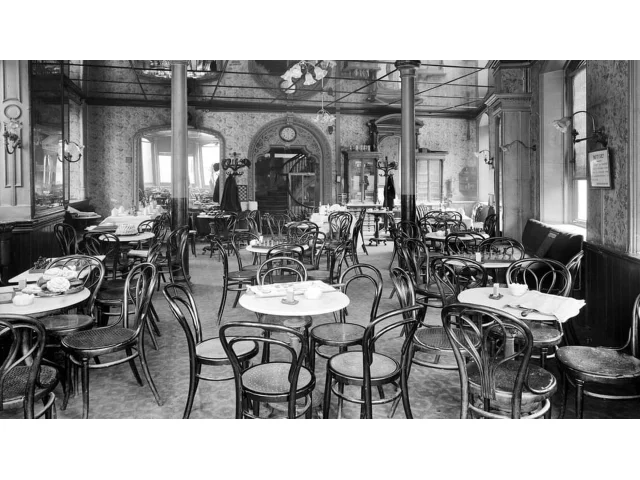 Neuvěříte, že už za 1. republiky moderní bydlení zahrnovalo sektorový nábytek a židle z ohýbaného dřeva putovaly do světa