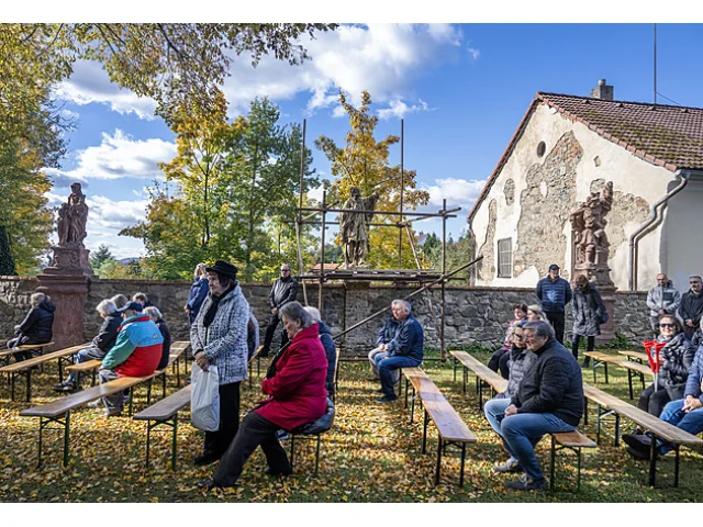 Utajený pohřeb Dany Drábové: Dorazil i Matásek se svým gangem „Havloidů“