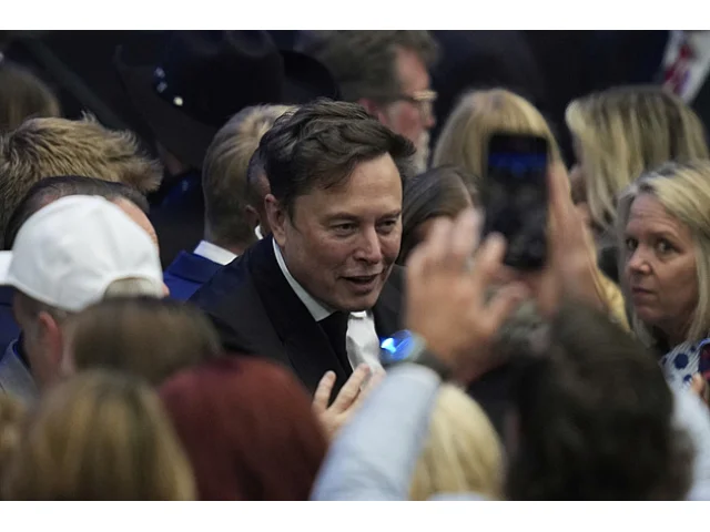 Elon Musk pokořil rekord, jako první na světě má majetek půl bilionu dolarů