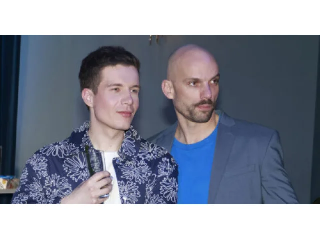 Dan Krejčík utajil velký krok. Po půlroční známosti nosí partnerovo jméno, teď ukázal snímek ze svatby