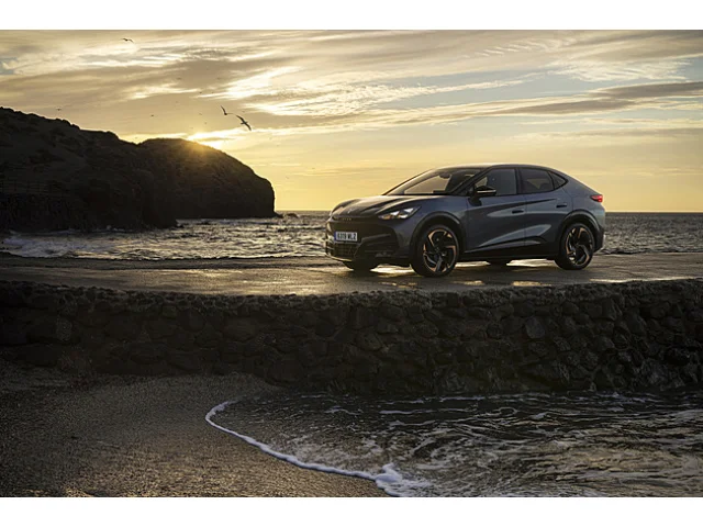 Seat hrozí propouštěním kvůli clům na elektro z Číny, zabrzdí Cupru Tavascan