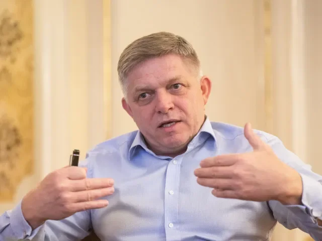 Fico: Slovensko odmítá program EU na krytí vojenských potřeb Ukrajiny