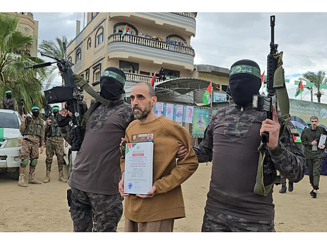 Hamás by měl vydat další tři rukojmí, Izrael na oplátku propustí vězně