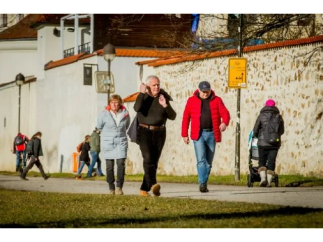 Do konce ledna budou teploty atakovat 10 °C, pak nastane mírná změna