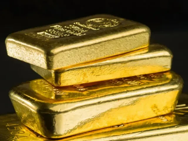 Cena zlata poprvé přesáhla 3300 dolarů. Může za to obchodní válka