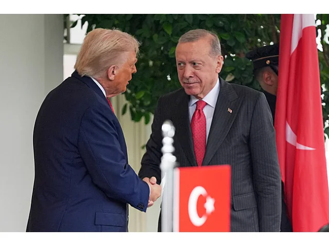 „Je to tvrďák.“ Trump nabízí Erdoganovi F-35, pokud přestane kupovat ruskou ropu