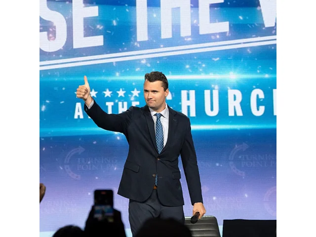 FBI dopadla podezřelého z vraždy Charlieho Kirka. Tyler Robinson je ve vazbě