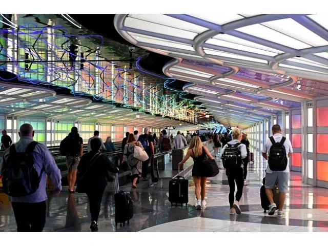 Jak se dostat rychleji do letadla? Lidé na letištích zneužívají invalidní vozíky