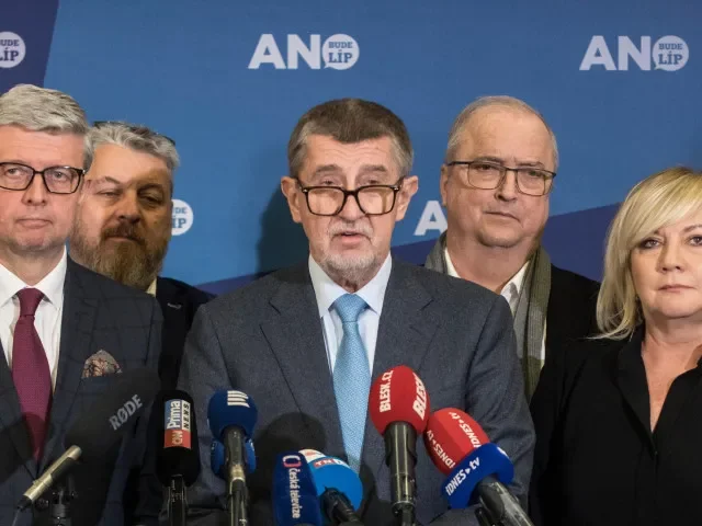 Obecné referendum klidně, o vystoupení z EU určitě ne, vzkazuje ANO Okamurovi