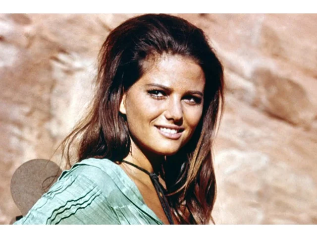 Claudia Cardinale vydávala svého syna za bratra kvůli kariéře. Donutil ji k tomu despotický manžel