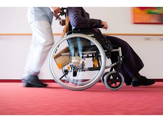 Rizikové podávání léků, špatná výživa. Domov seniorů čelí kritice ombudsmana