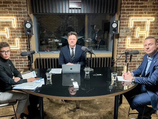 Třaskavé Echo Prime Time. Rajchl: Západ nás přes povolenky okrádá. Richterová: Ten vlak je velmi rozjetý