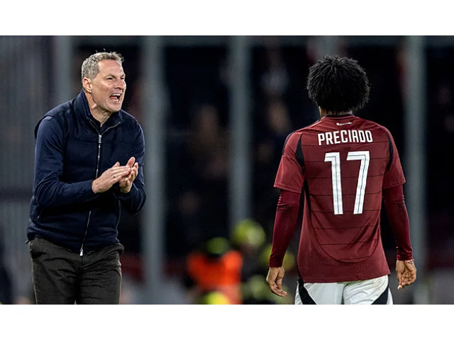 Vydra měl v derby dostat rovnou červenou kartu. Chybovali sudí na hřišti i u videa