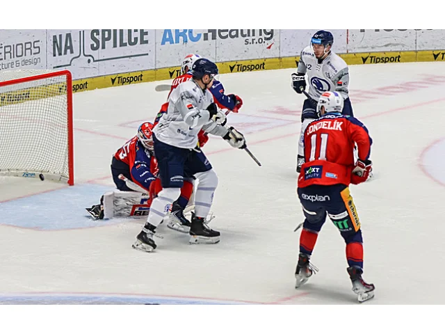 Kometa otočila z 0:3 na 5:3, Sparta slaví po nájezdech. Varům vystřelil výhru Tomek