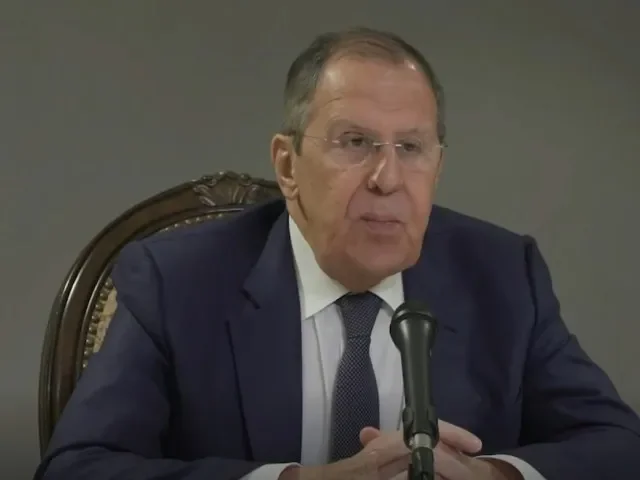 „Je to podvrh.“ Lavrov zpochybnil třífázový mírový plán zahrnující volby na Ukrajině