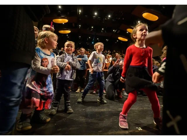 Struny dětem o víkendu víkend rozehrají divadlo Minor. Nádvoří Novoměstské radnice i Vodičkova ulice budou patřit vodnímu živlu