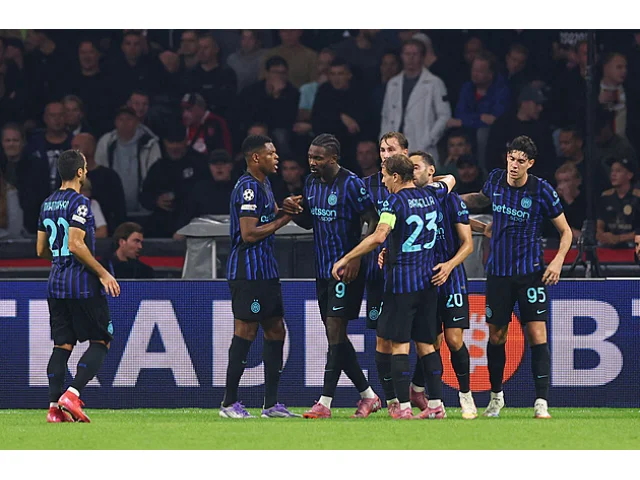 Liverpool v závěru zachránil výhru. Bayern ve šlágru zdolal Chelsea, slaví také PSG