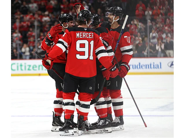 Vaněček slavil na ledě Winnipegu, Hronek s Faksou v NHL asistovali