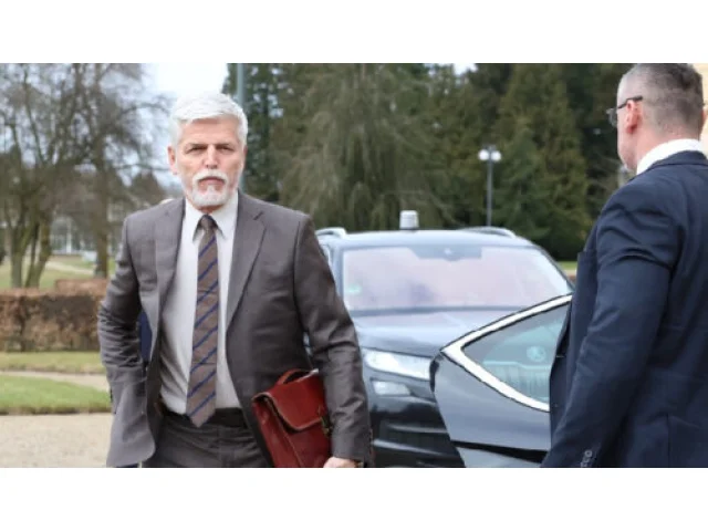 Člen ochranky prezidenta Pavla boural opilý. Šándor závažnou situaci okomentoval