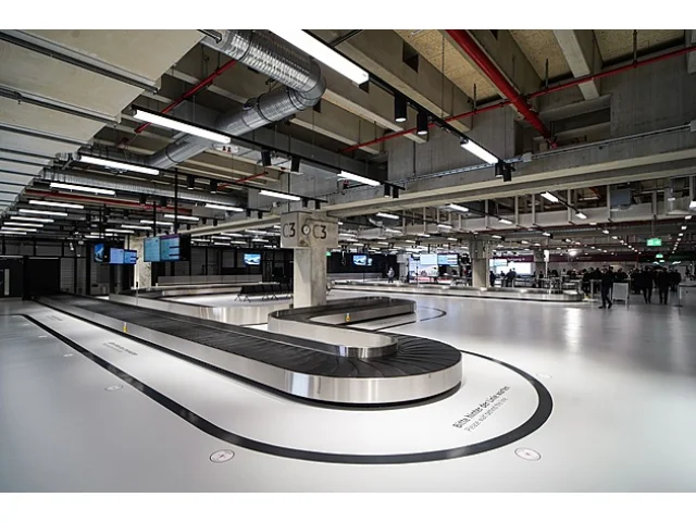 Kybernetický útok zasáhl evropská letiště. Brusel musel polovinu letů zrušit