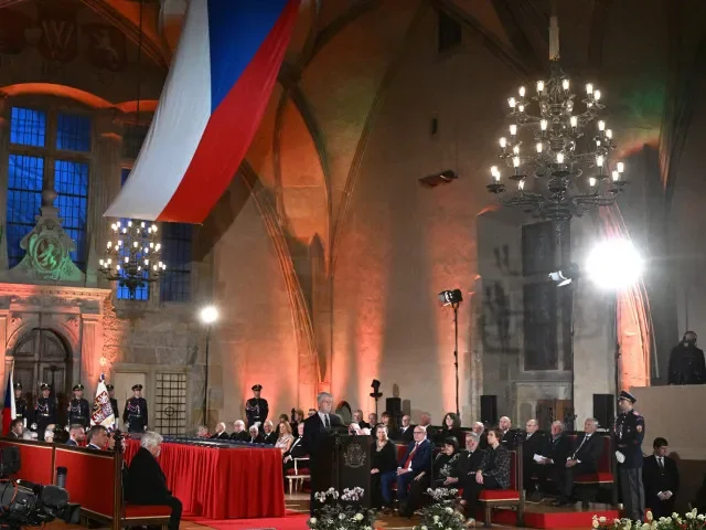 28. říjen 2025: Pieta na Vítkově, věnce u TGM, noví generálové a 48 vyznamenaných