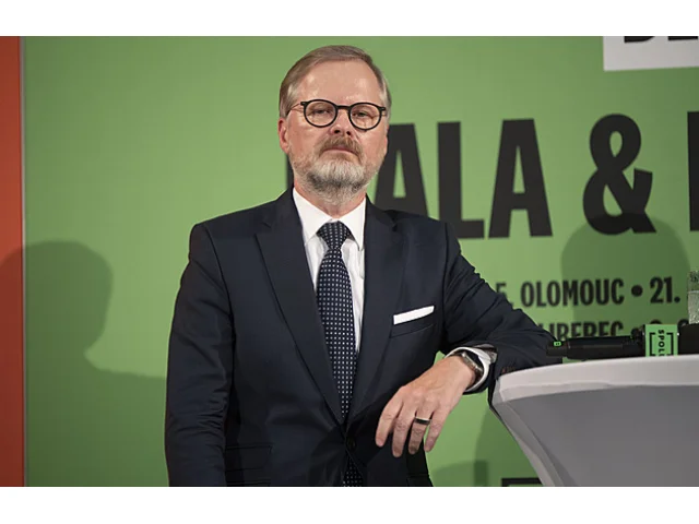 Proč voliči dávají přednost vyvrhelovi před přechváleným Petrem Fialou v čele příští vlády?