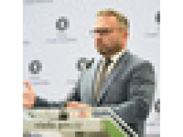 Jurečka chce po neúspěchu z úvodu září další jednání s odbory o platech