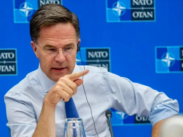 NATO vyjádřilo podporu Polsku. „Můj vzkaz Putinovi je jasný. Zastavte válku,“ řekl Rutte