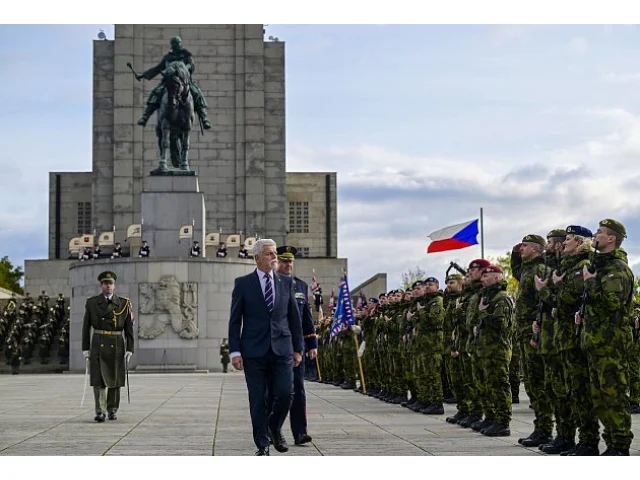 Prezident na Vítkově připomněl vznik státu. Pietu doprovodil přelet letounů