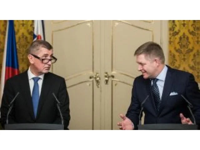 Fico vyhlíží Babišův návrat do vlády. Zeman a Klaus v pozadí se budou hodit také