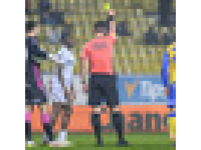 Rozhodčí poškodili v lize Teplice, Plzeň měla dohrávat bez vyloučeného Adua