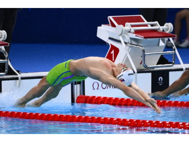 Knedla jako první Čech zvládl 100 m znak pod 50 sekund, v rozplavbách byl druhý