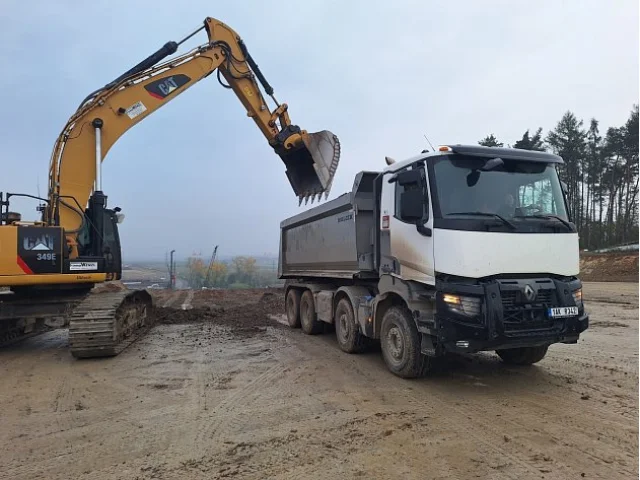 Východ Pražského okruhu: Na dostavbě pracuje až dvě stě lidí denně