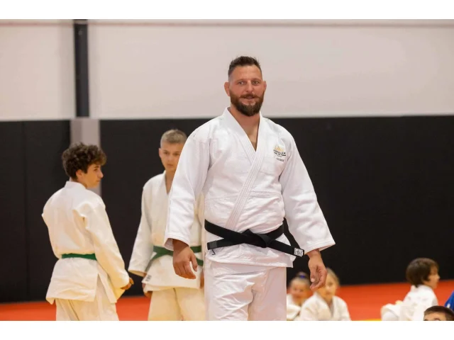 Agresivního Koldu z Ulice čeká lekce od mistra světa. Jeho postoje jej dostanou na lopatky, a to doslova