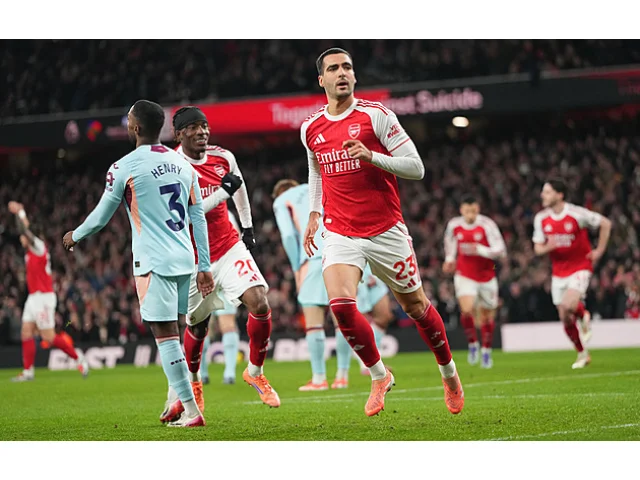 Liverpool se Sunderlandem jen remizoval, Leeds si poradil s Chelsea. Vyhrál i Arsenal