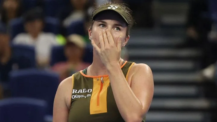 Nosková dojala fanoušky nevídaným gestem. Ostatní se sluní u moře, Češka pomáhá