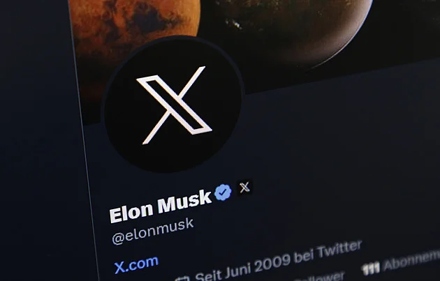 Brusel dal Muskovi pokutu 120 milionů eur. Vadí klamavá fajfka i utajení dat